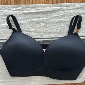 Victoria Secret no wire bra brand new w/ tags 
Size 38D
